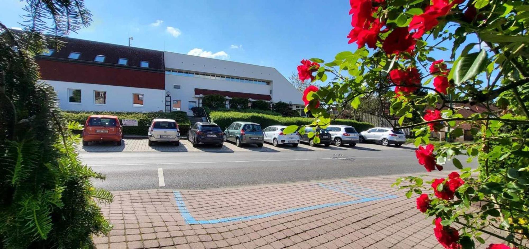 Park Hotel פרוהוניצה מראה חיצוני תמונה
