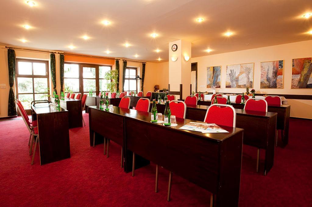 Park Hotel פרוהוניצה מראה חיצוני תמונה