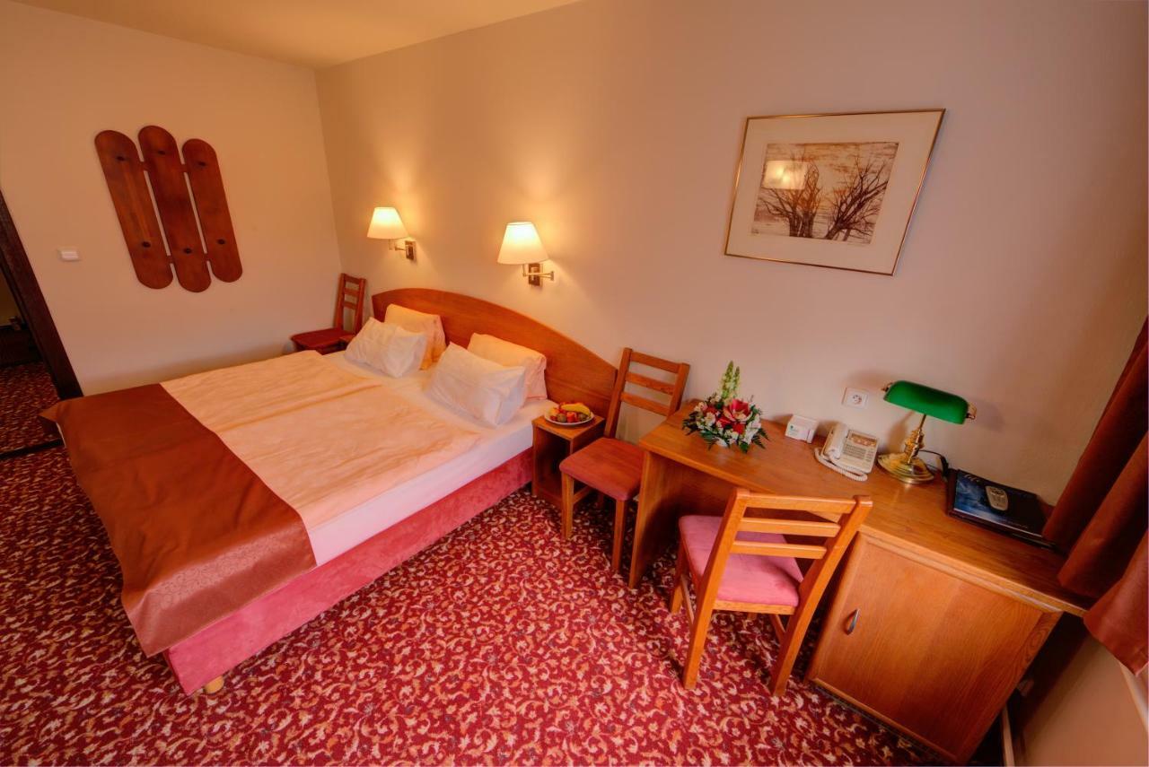 Park Hotel פרוהוניצה מראה חיצוני תמונה
