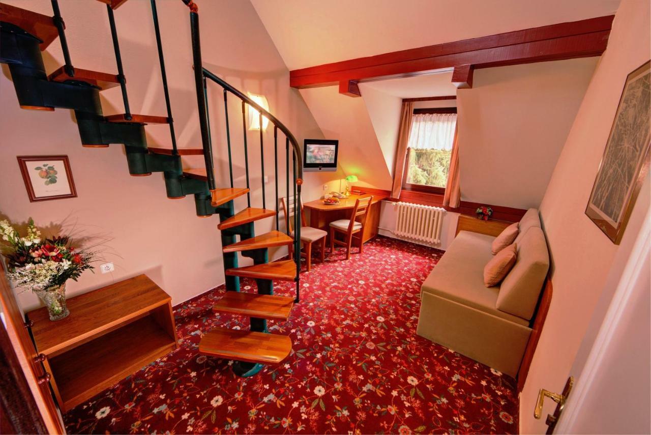Park Hotel פרוהוניצה מראה חיצוני תמונה