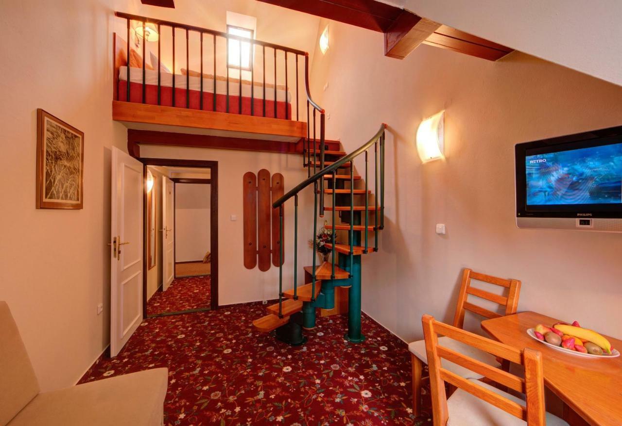 Park Hotel פרוהוניצה מראה חיצוני תמונה