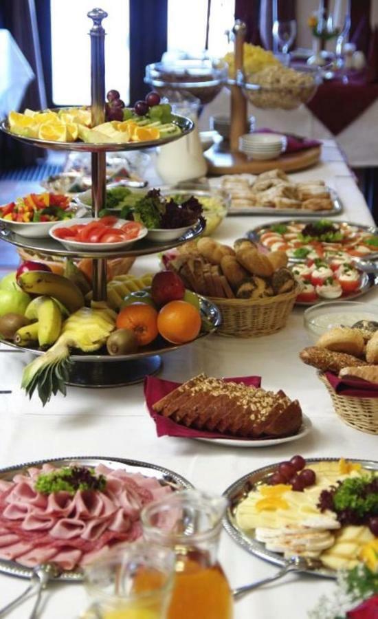 Park Hotel פרוהוניצה מראה חיצוני תמונה